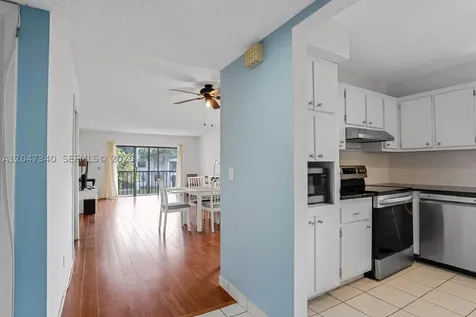 182 Lakeview Drive Weston FL 33326