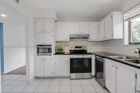 182 Lakeview Drive Weston FL 33326