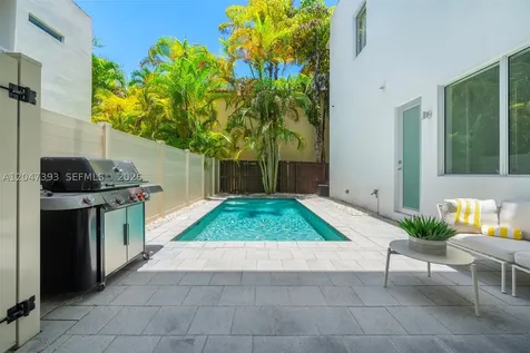 3253 Mcdonald Street Miami FL 33133