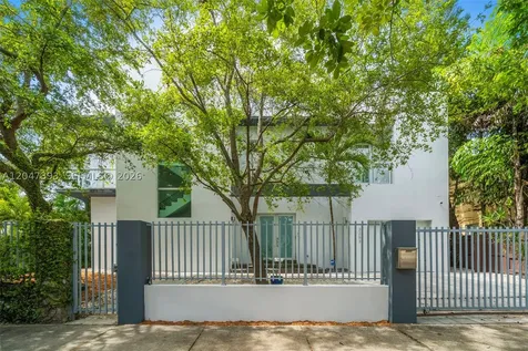 3253 Mcdonald Street Miami FL 33133