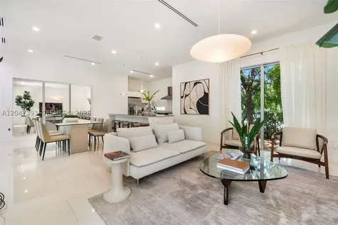 3253 Mcdonald Street Miami FL 33133