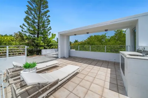 3253 Mcdonald Street Miami FL 33133
