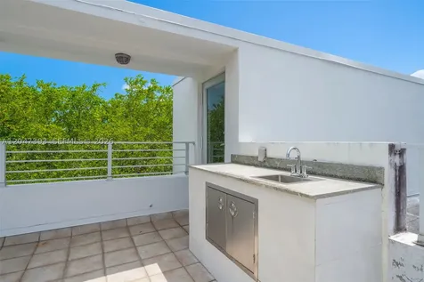 3253 Mcdonald Street Miami FL 33133