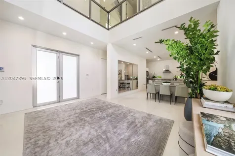 3253 Mcdonald Street Miami FL 33133