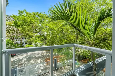 3253 Mcdonald Street Miami FL 33133