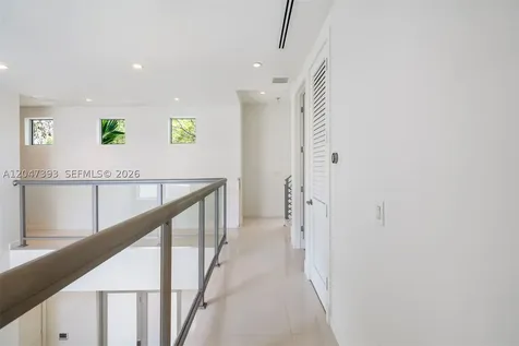 3253 Mcdonald Street Miami FL 33133