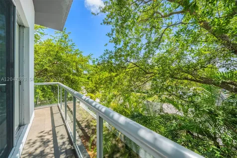 3253 Mcdonald Street Miami FL 33133