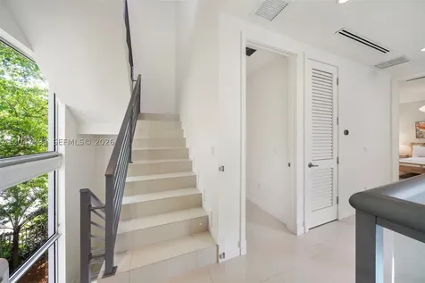 3253 Mcdonald Street Miami FL 33133