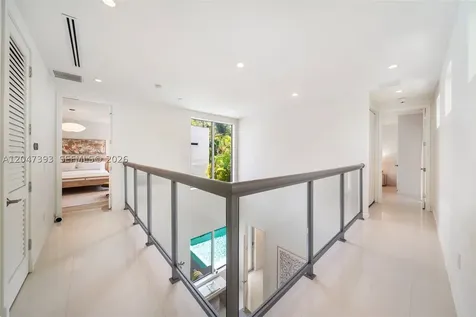 3253 Mcdonald Street Miami FL 33133