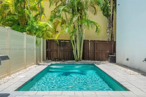 3253 Mcdonald Street Miami FL 33133
