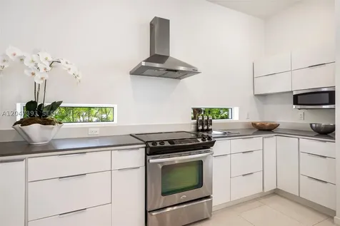 3253 Mcdonald Street Miami FL 33133