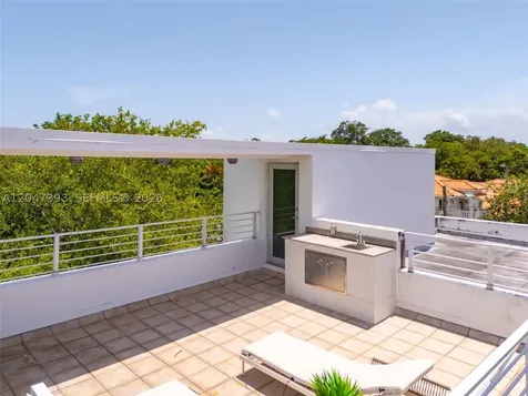 3253 Mcdonald Street Miami FL 33133
