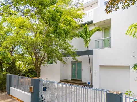 3253 Mcdonald Street Miami FL 33133