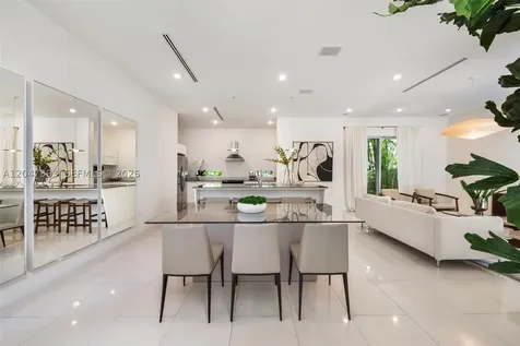 3253 Mcdonald Street Miami FL 33133