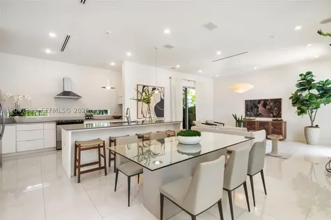 3253 Mcdonald Street Miami FL 33133