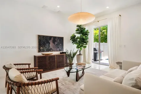 3253 Mcdonald Street Miami FL 33133