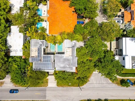 3253 Mcdonald Street Miami FL 33133