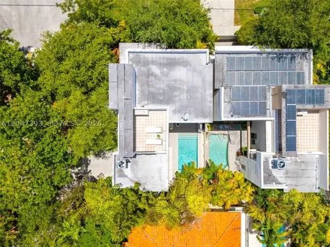 3253 Mcdonald Street Miami FL 33133