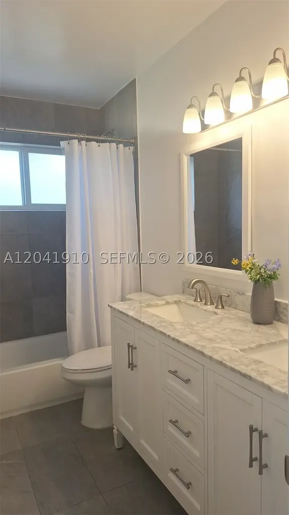 1800 N 55th Avenue Hollywood FL 33021