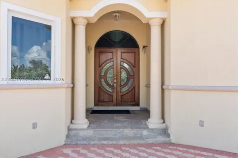 3765 Prairie Avenue Miami Beach FL 33140