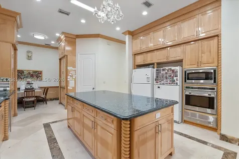 3765 Prairie Avenue Miami Beach FL 33140