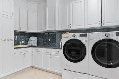3765 Prairie Avenue Miami Beach FL 33140