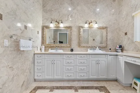 3765 Prairie Avenue Miami Beach FL 33140