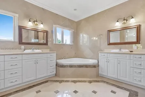 3765 Prairie Avenue Miami Beach FL 33140