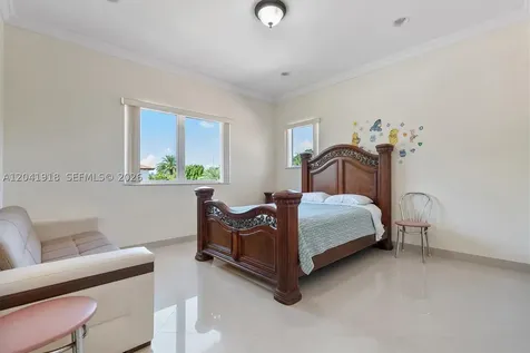 3765 Prairie Avenue Miami Beach FL 33140