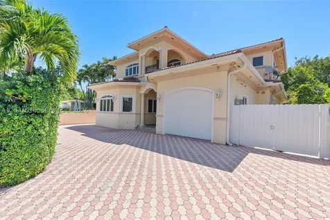3765 Prairie Avenue Miami Beach FL 33140