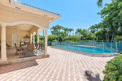 3765 Prairie Avenue Miami Beach FL 33140