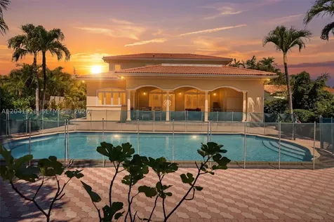 3765 Prairie Avenue Miami Beach FL 33140