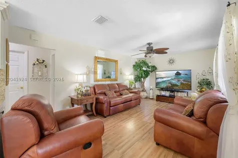 906 SW 8th Avenue Hallandale Beach FL 33009
