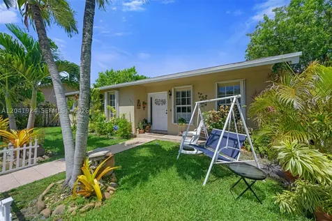906 SW 8th Avenue Hallandale Beach FL 33009