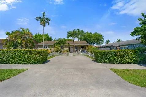906 SW 8th Avenue Hallandale Beach FL 33009