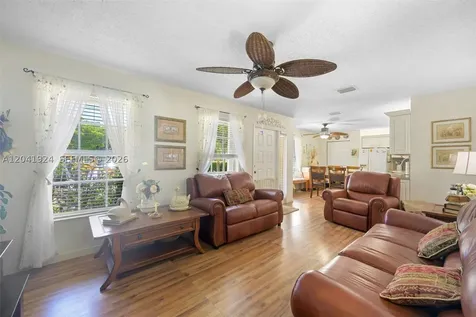 906 SW 8th Avenue Hallandale Beach FL 33009