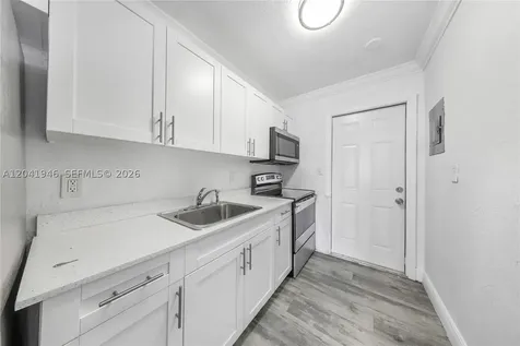 5511 SW 20th Street West Park FL 33023