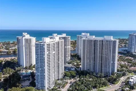 21205 Yacht Club Drive Aventura FL 33180