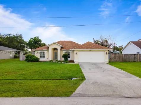 2257 SW Picture Terrace Port St. Lucie FL 34953
