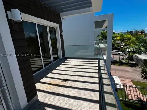 18975 Atlantic Boulevard Sunny Isles Beach FL 33160