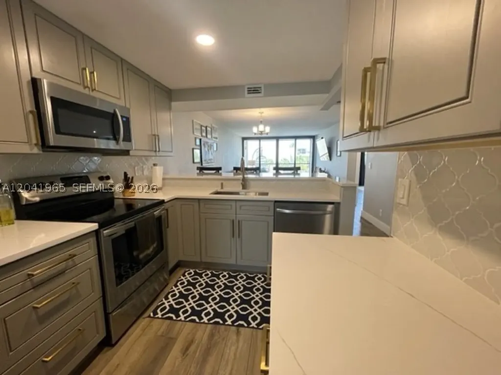 17 Royal Palm Way Boca Raton FL 33432
