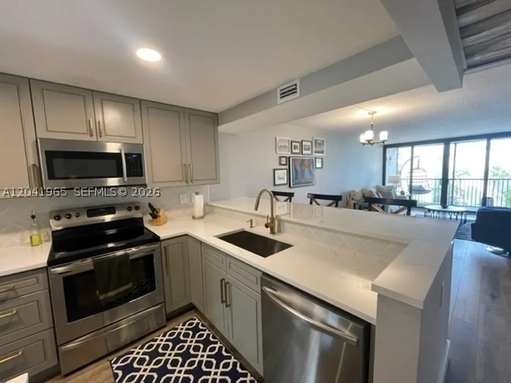 17 Royal Palm Way Boca Raton FL 33432