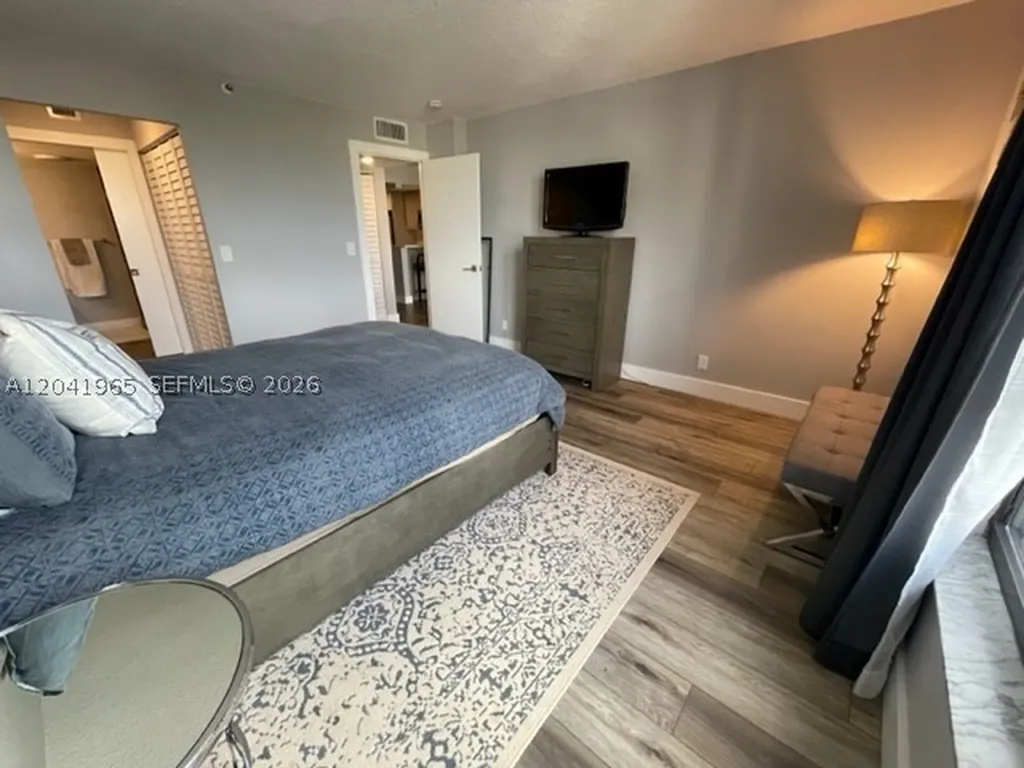 17 Royal Palm Way Boca Raton FL 33432