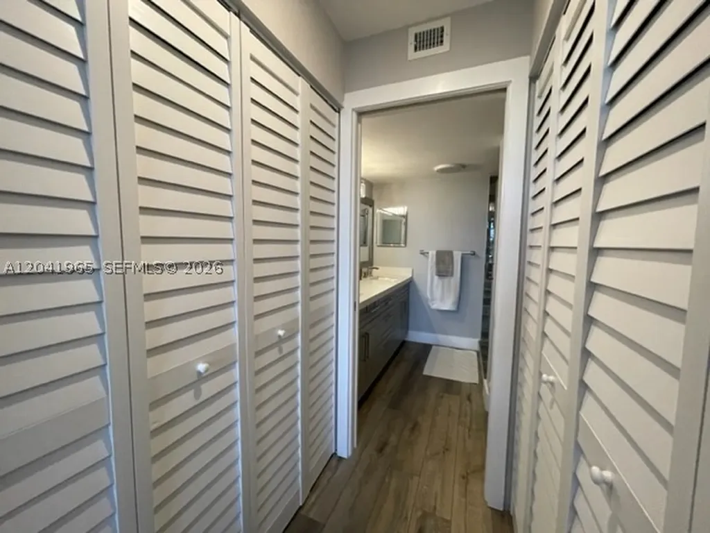 17 Royal Palm Way Boca Raton FL 33432