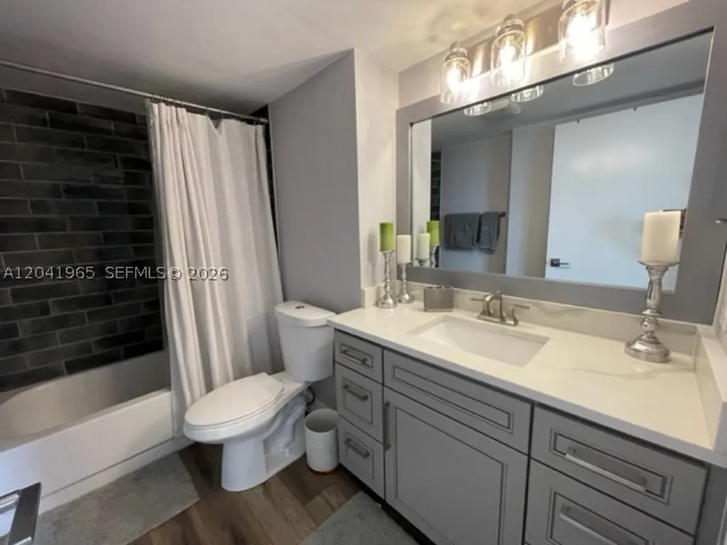 17 Royal Palm Way Boca Raton FL 33432