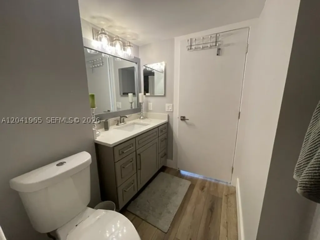 17 Royal Palm Way Boca Raton FL 33432