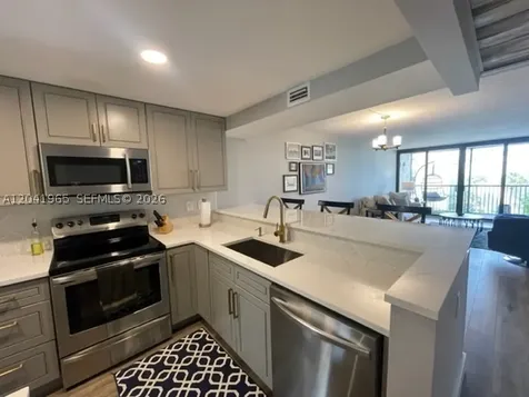 17 Royal Palm Way Boca Raton FL 33432