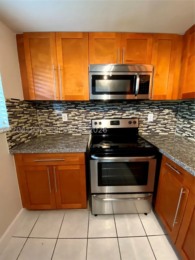 9280 Fontainebleau Bl Miami FL 33172