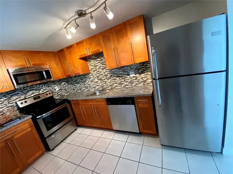 9280 Fontainebleau Bl Miami FL 33172