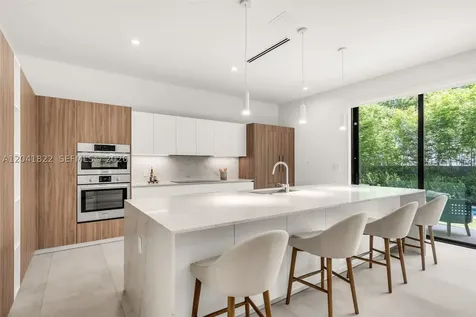 2225 SW 18th Avenue Miami FL 33145